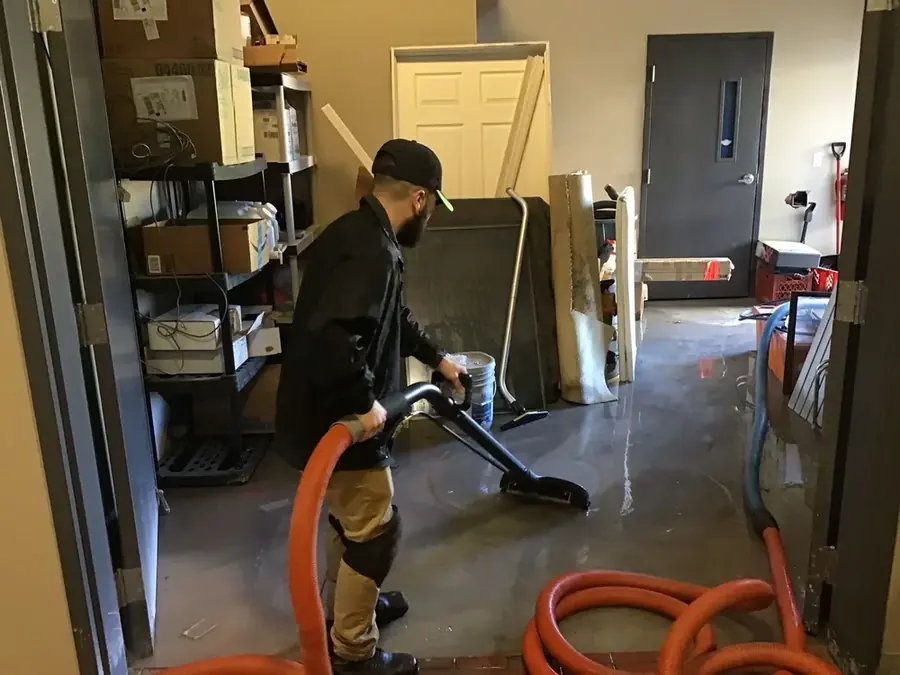 Emergency water extraction in a Coppell, TX home